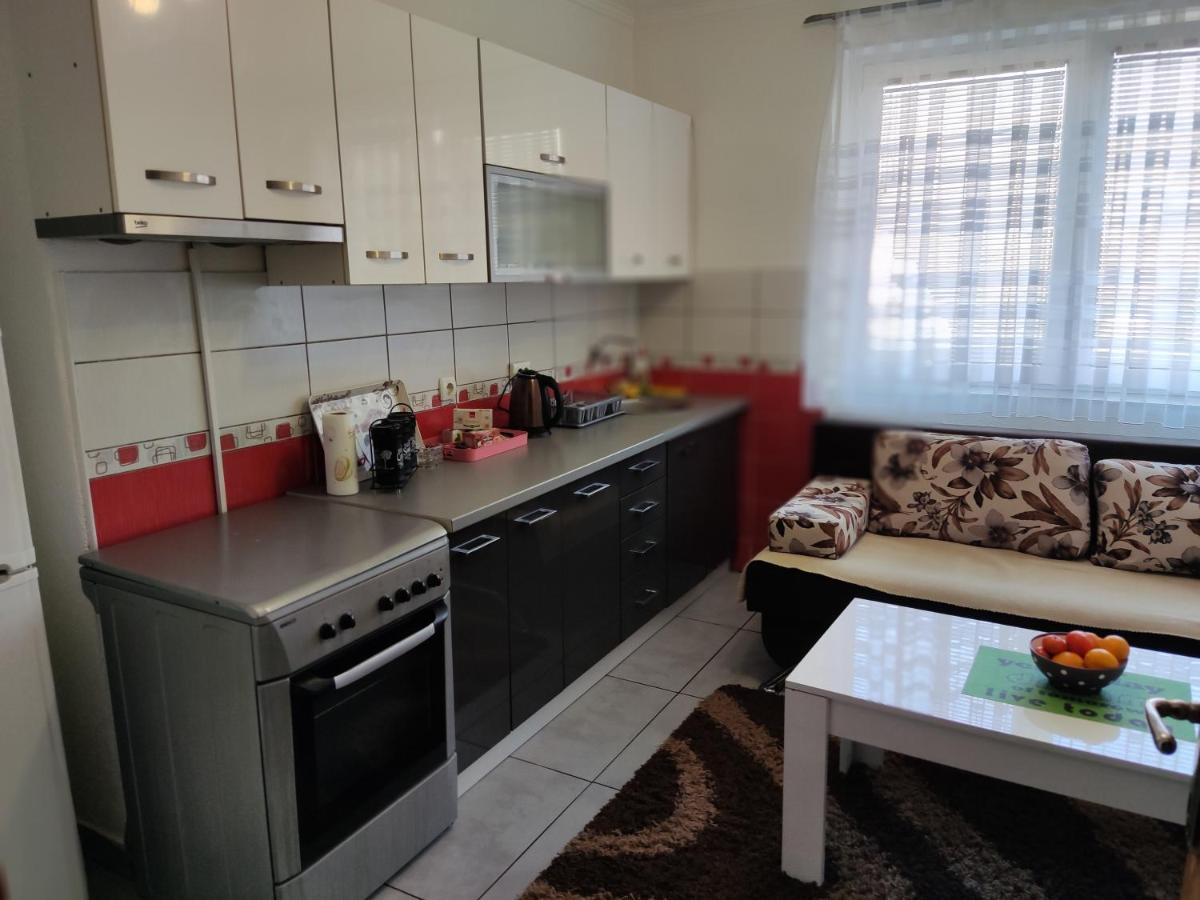 Apartmani Sarah Tuzla Exterior photo
